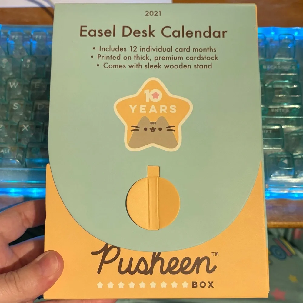 Pusheen Box Winter 2020 Exclusive 2021 Easel Desk Calendar New in box NIB